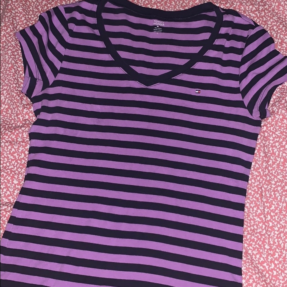 A tommy shirt v neck